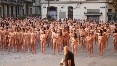 Spencer Tunick naked people на съемках