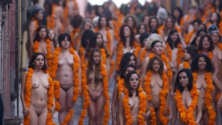 Spencer Tunick naked people на съемках