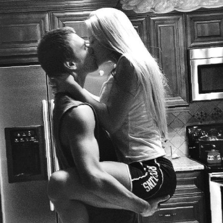 Блондинка с парнем