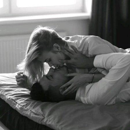 Объятия в постели