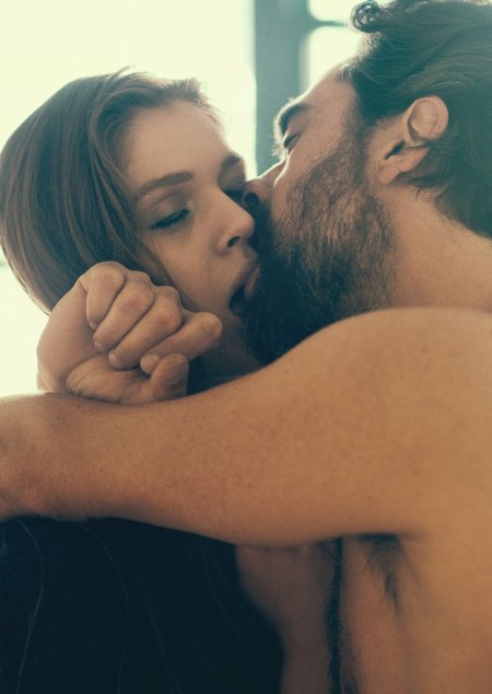 Страстная поцелуй