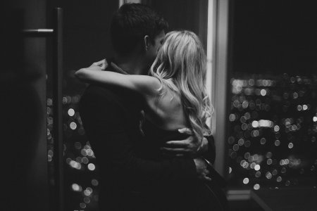 Объятия влюбленных