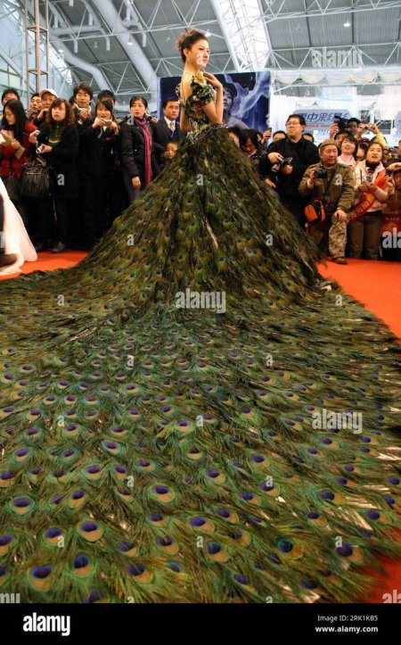 Вера вонг и платье из павлиньих перьев