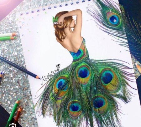 Девушка павлин