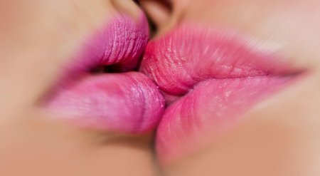 Поцелуй губы в губы