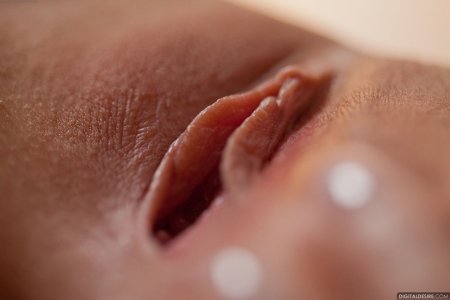 Девушка кончает крупным планом