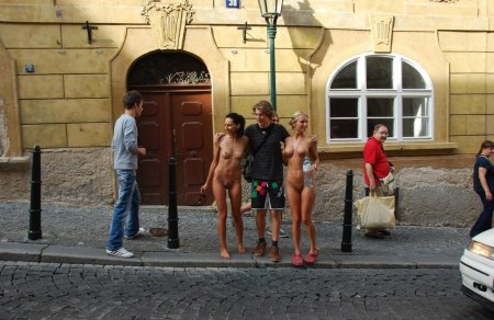 Чешки на улицах праги ню