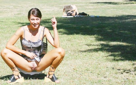 Девушки подглядывание