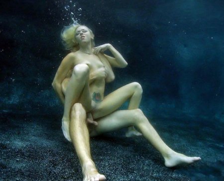 Эротика под водой