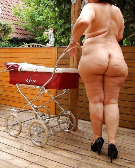 Голые попы женщин с целлюлитом