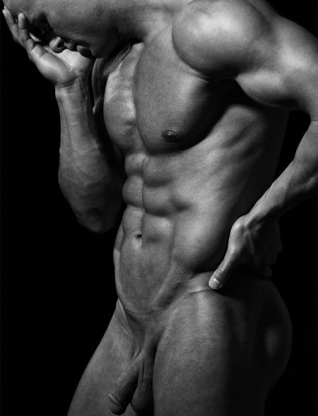 Красивое голое мужское тело