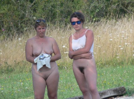 Голая жена на отдыхе