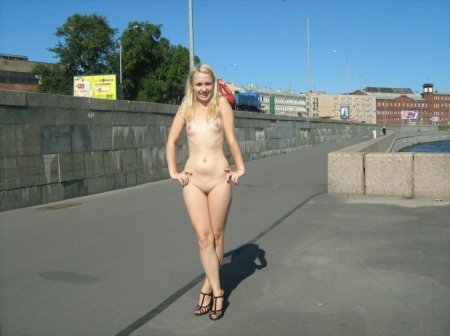 Голые блондинка