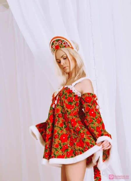 Девушка в кокошнике