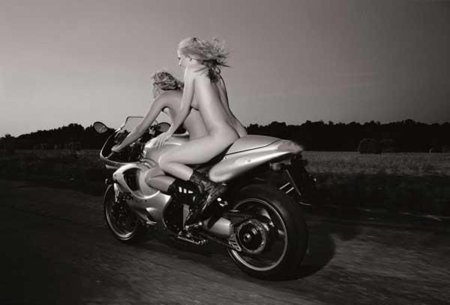 Эротические девушки на мотоциклах