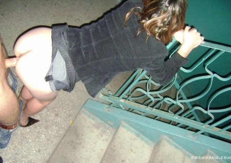 В подъезде порно