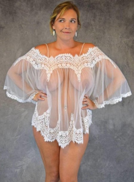 Взрослые дамы в прозрачных