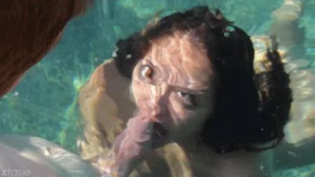 Минет под водой