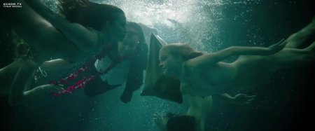 Русалка под водой