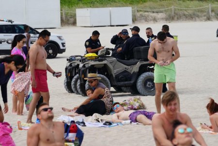 Полицейский на пляже