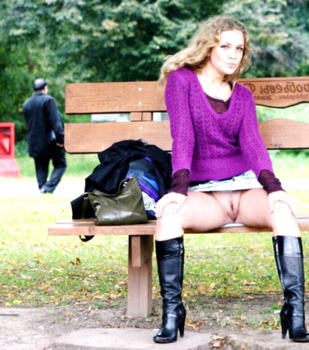 Женщины без трусиков под юбкой