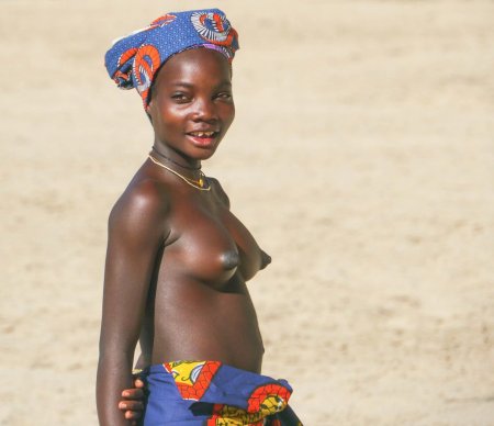 Африканские девочки топлесс