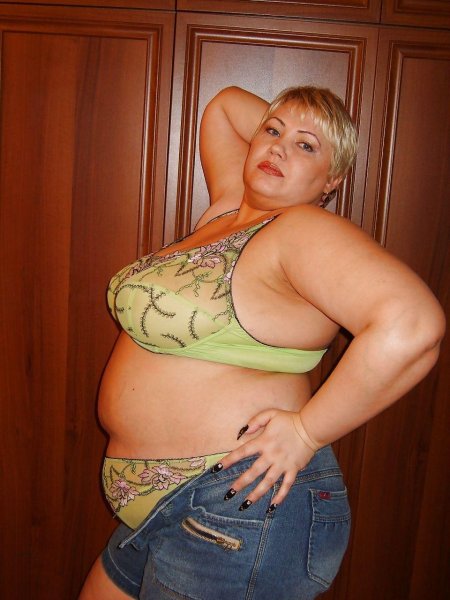 Зрелая толстушка