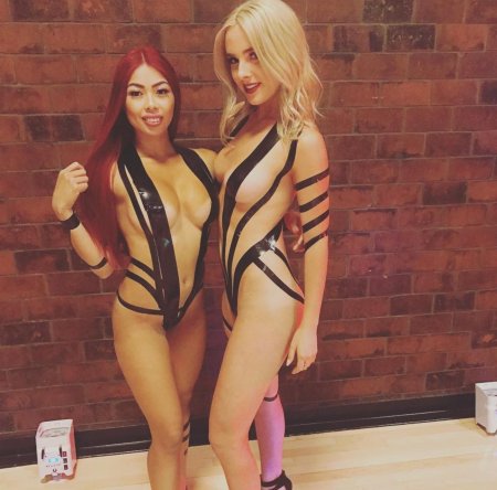 Девушка в изоленте