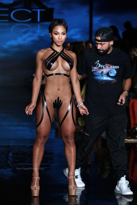 Купальник из изоленты