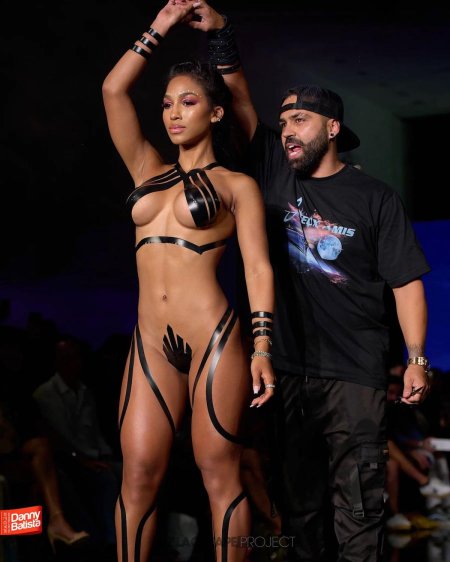 Бикини из изоленты