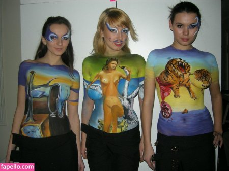 Бодиарт на теле подростков