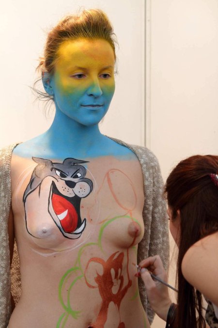 Бодиарт девушки без одежды