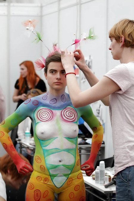 Боди арт фестиваль голые