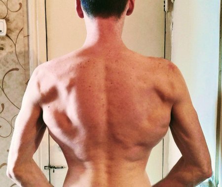 Мужская спина