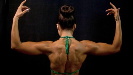 Накаченная спина у девушек