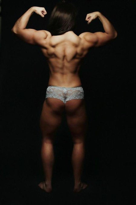 Женская накаченная спина