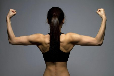 Накаченная спина у девушек