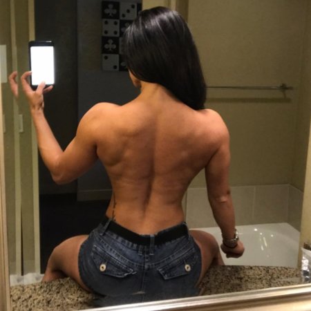 Накаченная спина у девушек