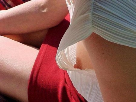 Засветила сиськами