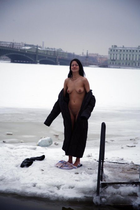 Обнажение в публичных местах