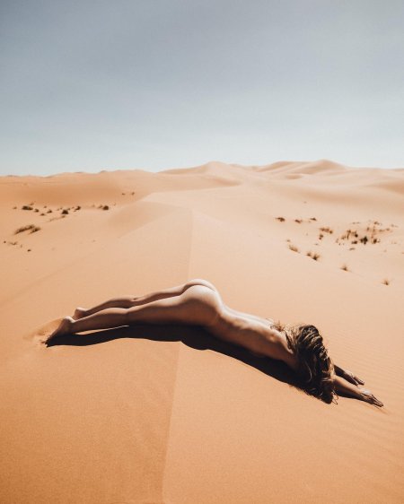 Фотосессия ню в песках