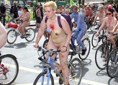 Голый велопробег голышом
