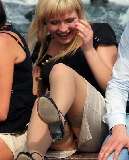 Под юбкой засвет