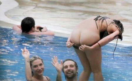 Засветилась в бассейне