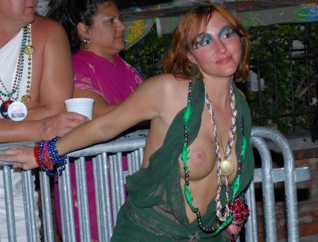 Случайные голые женщины