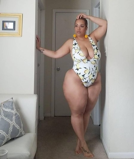 Толстые бедра