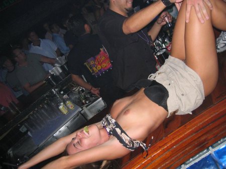 Голые пьяные девки на вечеринке