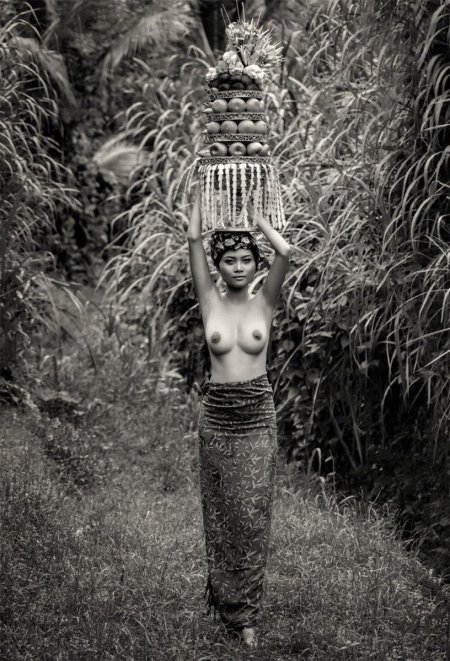 Ретро голые женщины бали