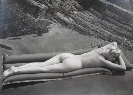 Солнечные ванны ретро ню