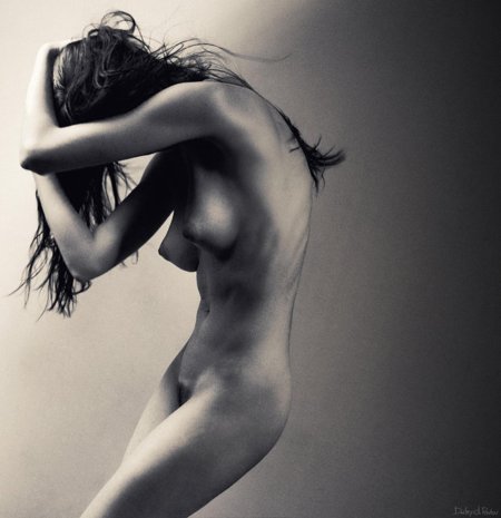 Красивое черно белое ню